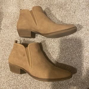 Rampage Tesla 8 1/2 Tan and lightweight